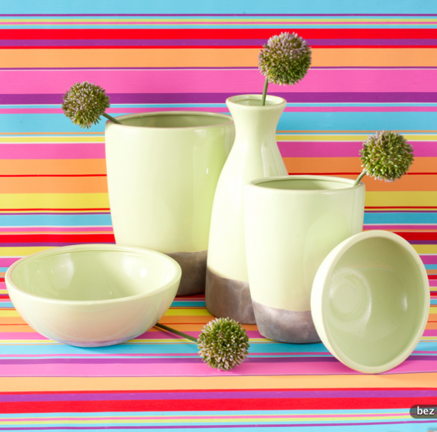 Керамика Madeleine - это высококачественная декоративная посуда, доступная в трех модных оттенках: серый, розовый и фисташковый